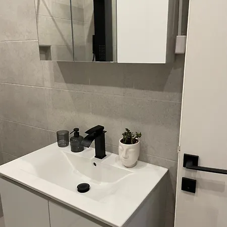 Ground Zero Apartment *